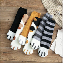 Laden Sie das Bild in den Galerie-Viewer, WARME „CAT CLAWS“ KATZENSOCKEN