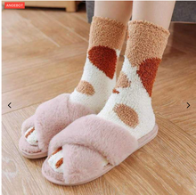 Laden Sie das Bild in den Galerie-Viewer, WARME „CAT CLAWS“ KATZENSOCKEN
