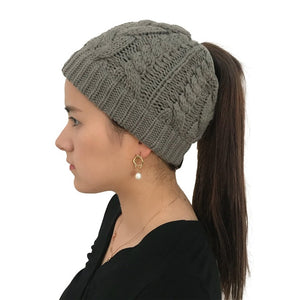 Loch-Beanie-für Zopf